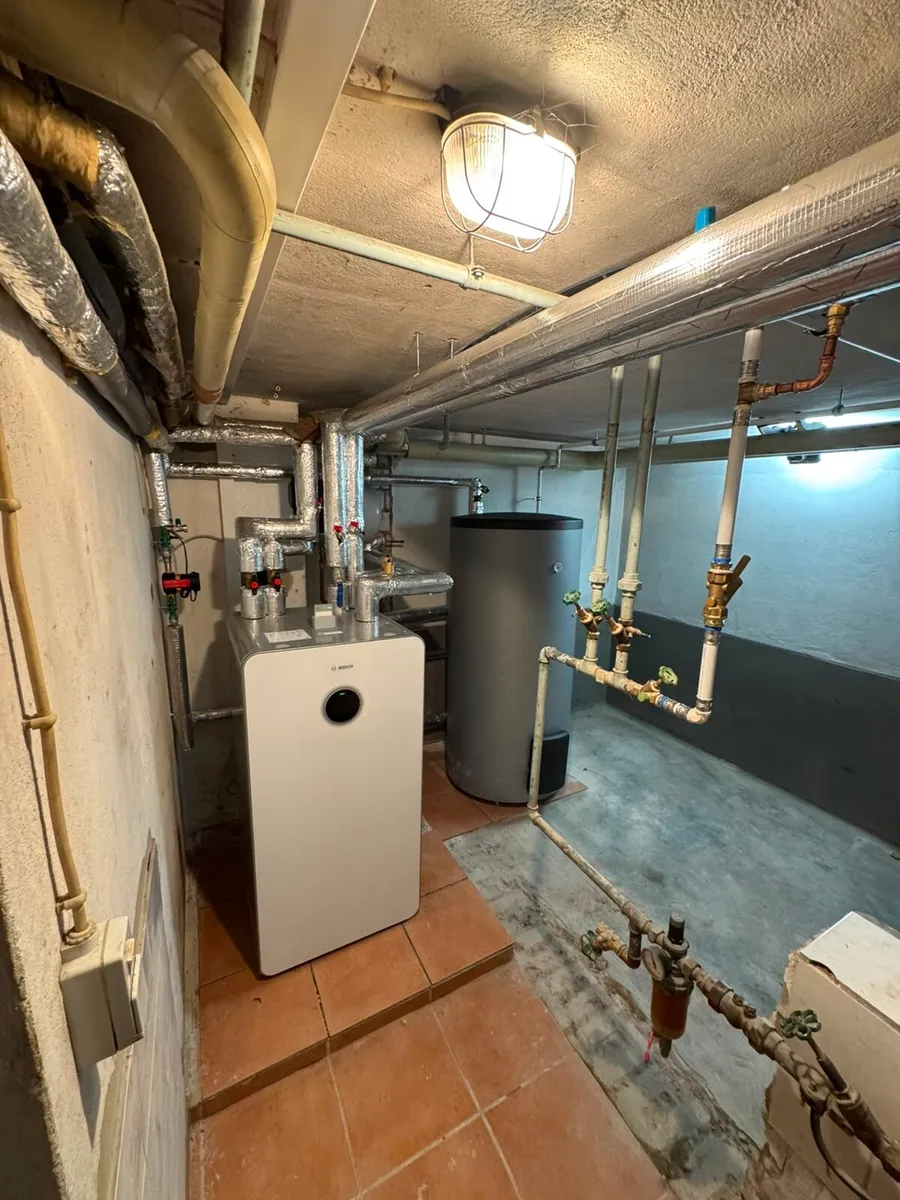 Bosch Wärmepumpe, Innenaufstellung im Keller